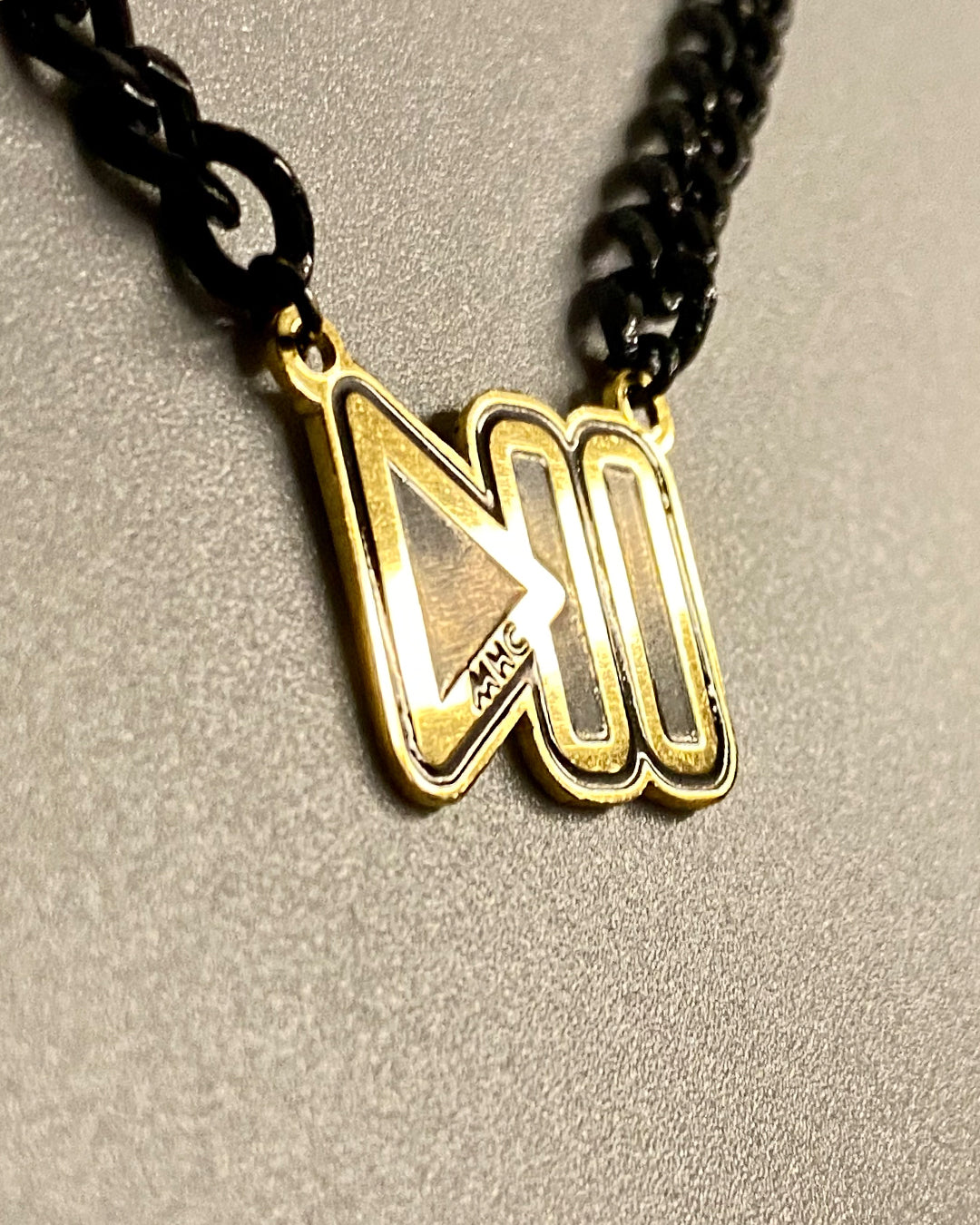 Play-Pause Neckpiece